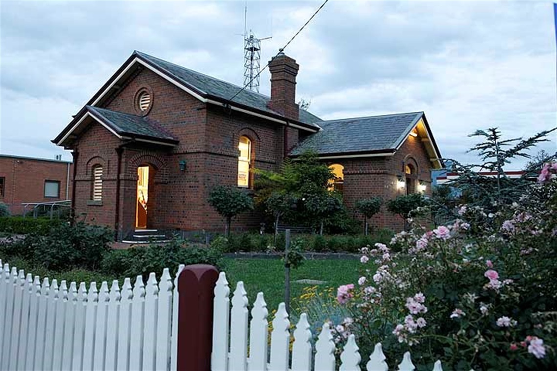 Whittlesea-Court-House-garden.jpg